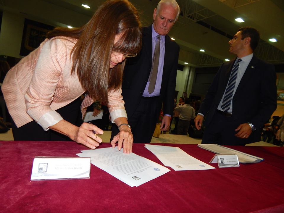 Firma convenio Colegio Mdico para la Lic. de Enfermeria2